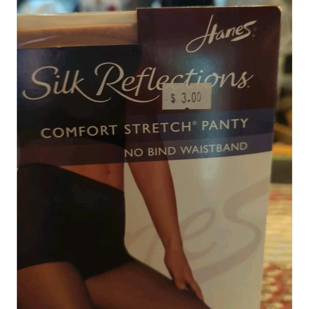 Vintage New Hanes Silk Reflections‎ Silky Sheer Pantyhose Size AB Little Color